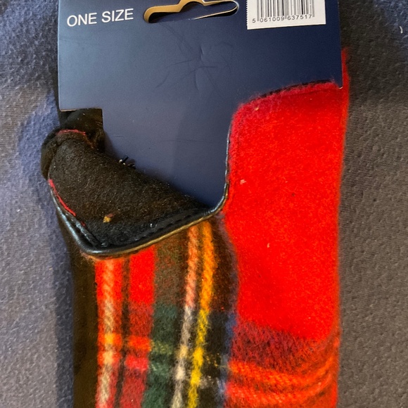 Lovely, soft red tartan gloves - Picture 6 of 7